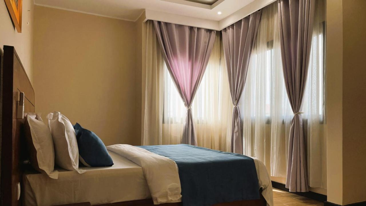 Sky Kenako Hotel Kribi Extérieur photo