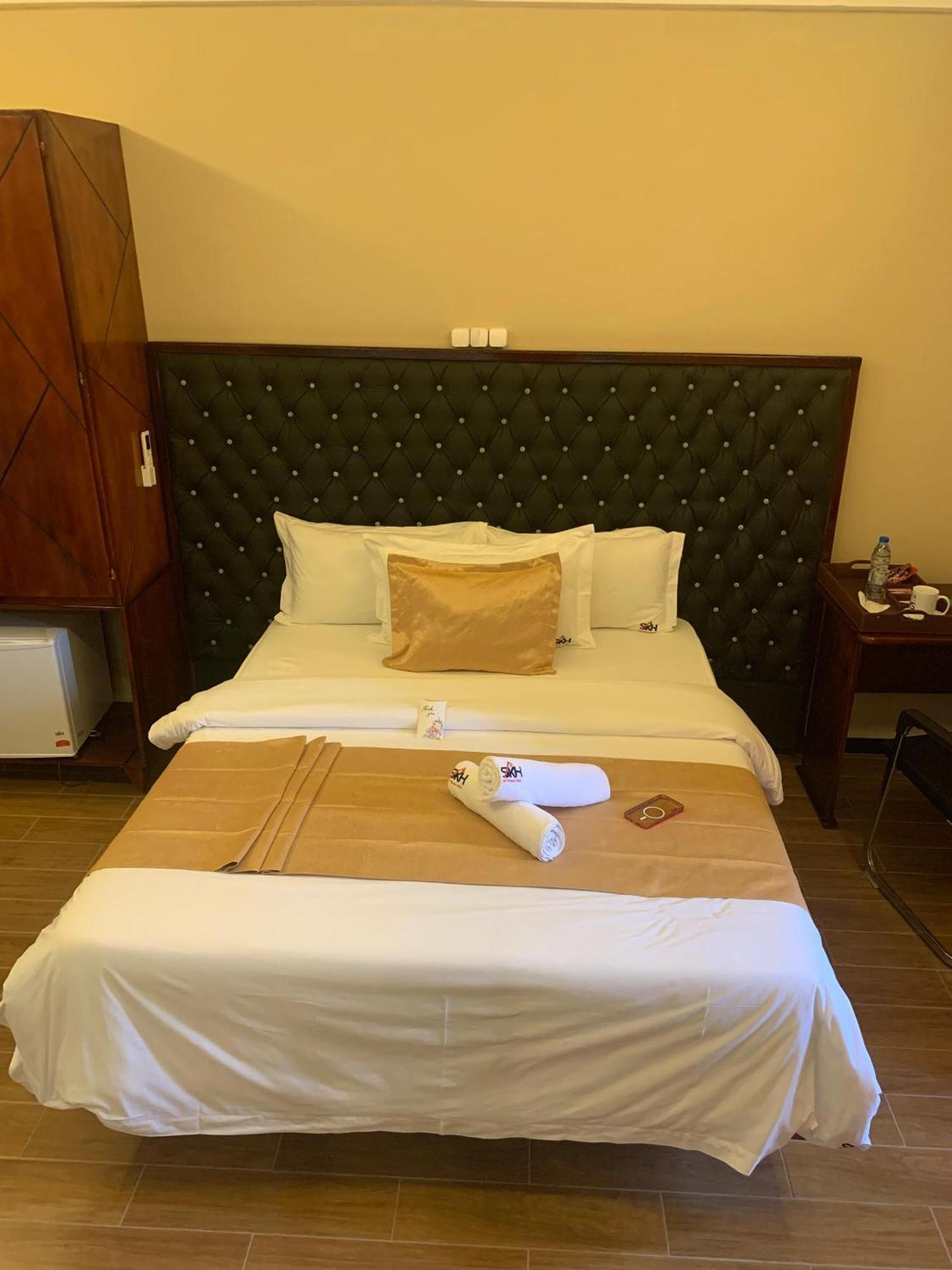 Sky Kenako Hotel Kribi Extérieur photo
